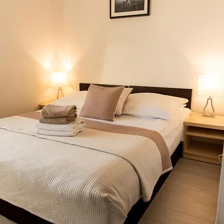 Plazowa 6 * Рева